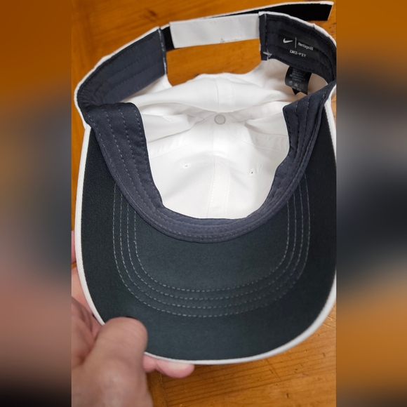Nike Swoosh Dri-fit Nonstructured White Golf  Cap - Picture 3 of 3